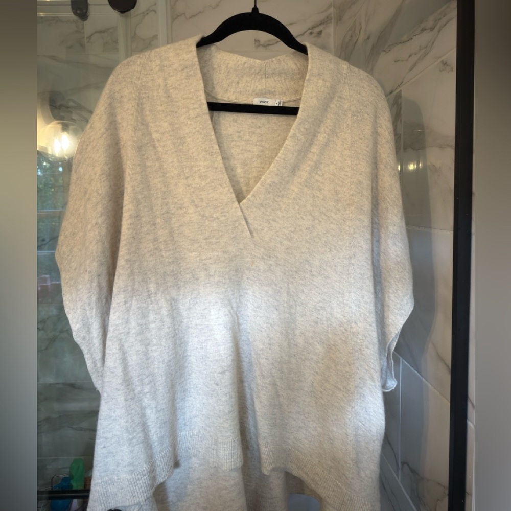 Vince. Pullover sweater cashmere feel, Size Medium